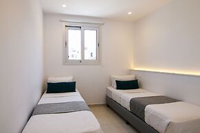 Phaedrus Living: Seaside Deluxe Flat Harbour 112