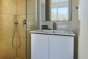 Phaedrus Living: Seaside Deluxe Flat Harbour 112