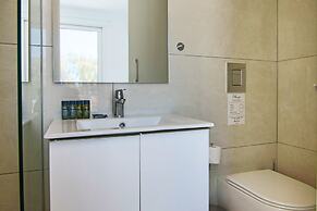 Phaedrus Living: Seaside Deluxe Flat Harbour 112