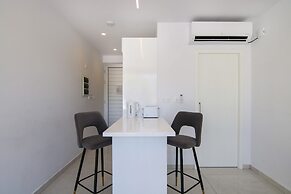 Phaedrus Living: Seaside Deluxe Flat Harbour 112