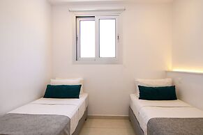 Phaedrus Living: Seaside Deluxe Flat Harbour 112