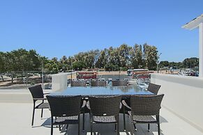 Phaedrus Living: Seaside Deluxe Flat Harbour 112