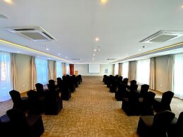 Giraffe Beach Hotel