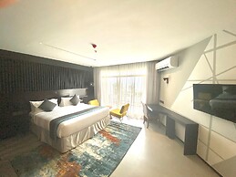 Giraffe Beach Hotel