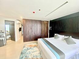 Giraffe Beach Hotel