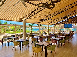 Giraffe Beach Hotel