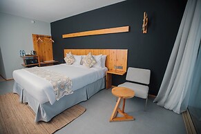 Giraffe Beach Hotel