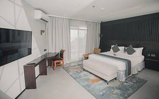 Giraffe Beach Hotel