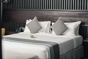 Giraffe Beach Hotel