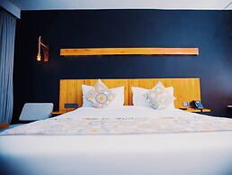 Giraffe Beach Hotel