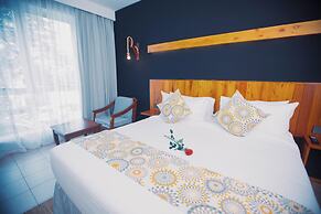 Giraffe Beach Hotel