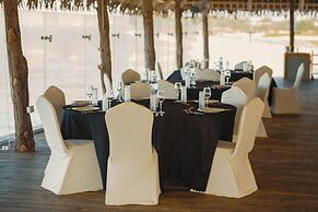 Giraffe Beach Hotel