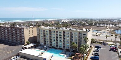 Beach access Condo Nice pool/hot tub area w/bbq 2 Bedroom Home by RedA