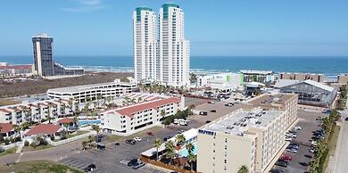 Beach access Condo Nice pool/hot tub area w/bbq 2 Bedroom Home by RedA