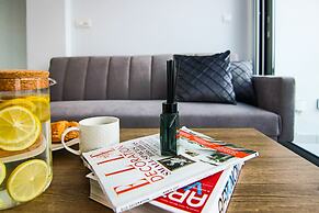 Phaedrus Living: Seaside Executive Flat Harbour 205