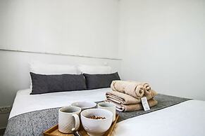 Phaedrus Living: Seaside Executive Flat Harbour 205