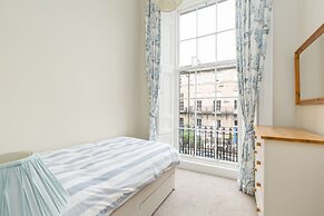 Light and Spacious 2 Bedroom Flat in Heart of Edinburgh