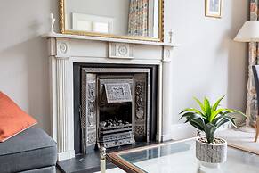 Light and Spacious 2 Bedroom Flat in Heart of Edinburgh