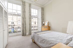 Light and Spacious 2 Bedroom Flat in Heart of Edinburgh