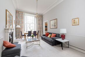 Light and Spacious 2 Bedroom Flat in Heart of Edinburgh