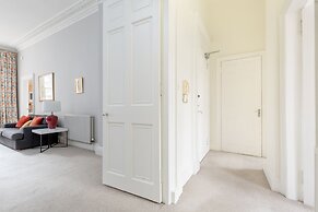 Light and Spacious 2 Bedroom Flat in Heart of Edinburgh