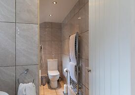Seafront Apartment Private Garden & Free Parking