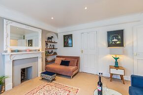 Seafront Apartment Private Garden & Free Parking