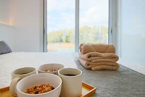 Phaedrus Living Seaside Executive Flat Harbour 208