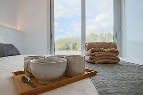 Phaedrus Living Seaside Executive Flat Harbour 208