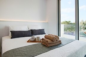 Phaedrus Living Seaside Executive Flat Harbour 208