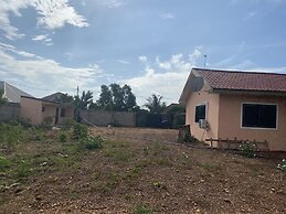 Oyibi New Furnished House - Charming 3 Bedroom