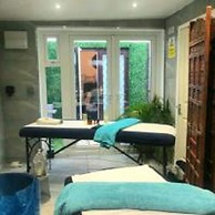 1-bed Apartment With Private hot Tub, Sauna & gym