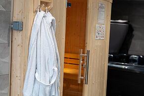 1-bed Apartment With Private hot Tub, Sauna & gym
