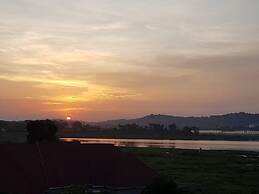 5-bed Lakeview Villa With Roofterrace and Kidspond