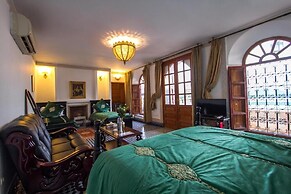 Room in B&B - Riad Authentic Palace & Spa - Suite Al Casaba