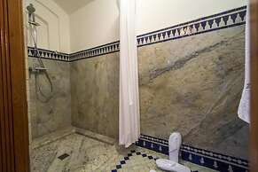 Room in B&B - Riad Authentic Palace & Spa - Suite Al Casaba