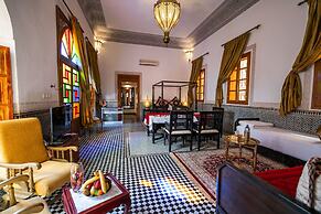 Room in B&B - Riad Authentic Palace & Spa - Royale Suite Al Cazar