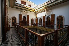 Room in B&B - Riad Authentic Palace & Spa - Royale Suite Al Cazar