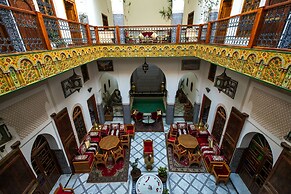 Room in B&B - Riad Authentic Palace & Spa - Royale Suite Al Cazar