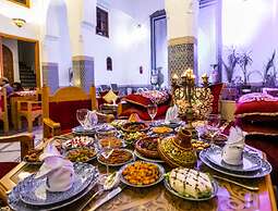 Room in B&B - Riad Authentic Palace & Spa - Royale Suite Al Cazar