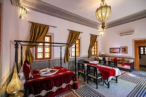Room in B&B - Riad Authentic Palace & Spa - Royale Suite Al Cazar