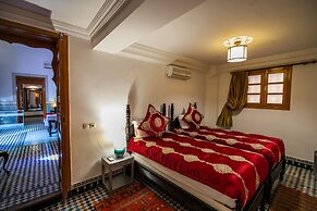 Room in B&B - Riad Authentic Palace & Spa - Royale Suite Al Cazar