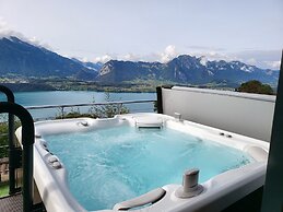 Chalet With Panoramic Views of the Mountains of the Oberland and Lake 