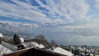 Chalet With Panoramic Views of the Mountains of the Oberland and Lake