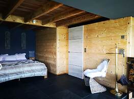 Chalet With Panoramic Views of the Mountains of the Oberland and Lake