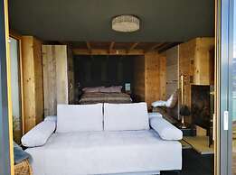 Chalet With Panoramic Views of the Mountains of the Oberland and Lake