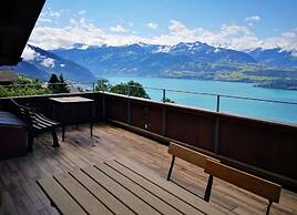 Chalet With Panoramic Views of the Mountains of the Oberland and Lake