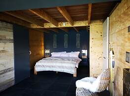 Chalet With Panoramic Views of the Mountains of the Oberland and Lake