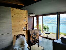 Chalet With Panoramic Views of the Mountains of the Oberland and Lake