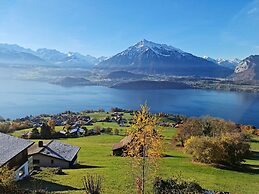 Chalet With Panoramic Views of the Mountains of the Oberland and Lake
